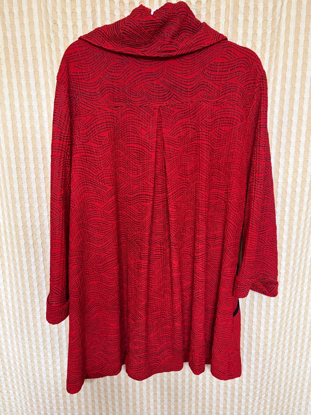 Multiples Red Textured top with oversized Collar - Picture 3 of 3